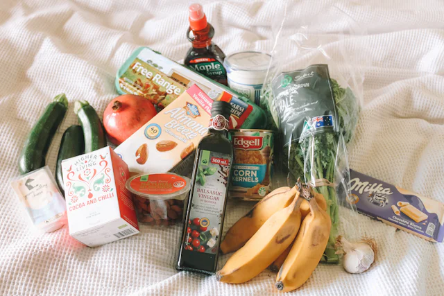 Boodschappen in een winkelmand